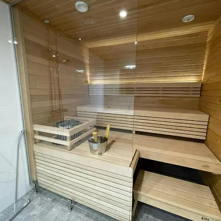 Huoneisto Spacious For 6 With Sauna *